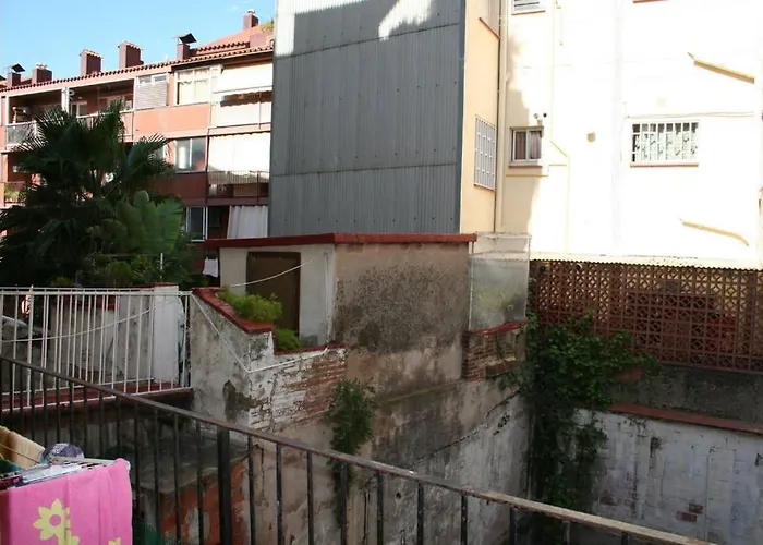 Rustic 2 Bedroom Poble Sec דירה *