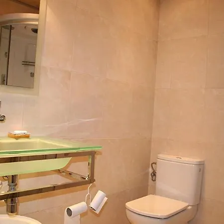 Rustic 2 Bedroom Poble Sec Apartment *