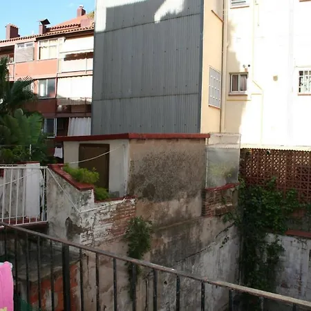 Rustic 2 Bedroom Poble Sec Apartment *