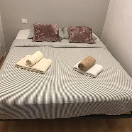 Rustic 2 Bedroom Poble Sec 巴塞罗那